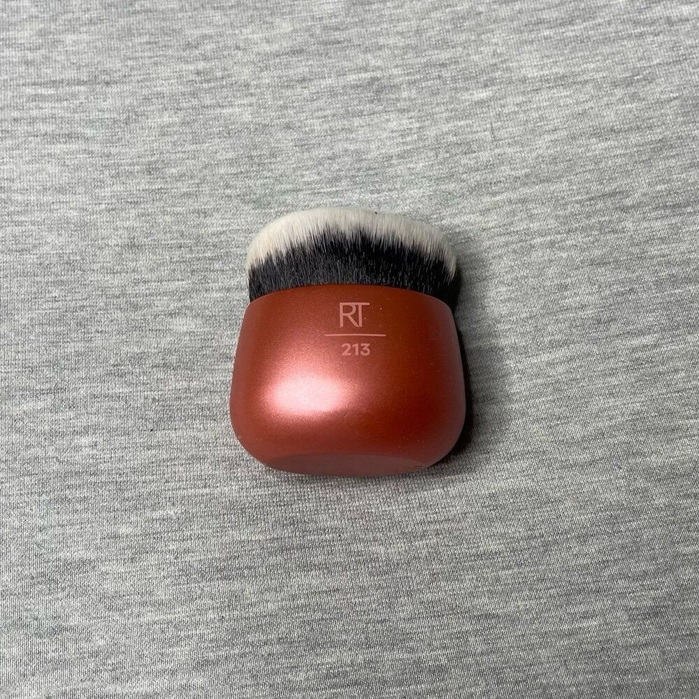 Real Techniques 213 Handless Oval Foundation Face Brush